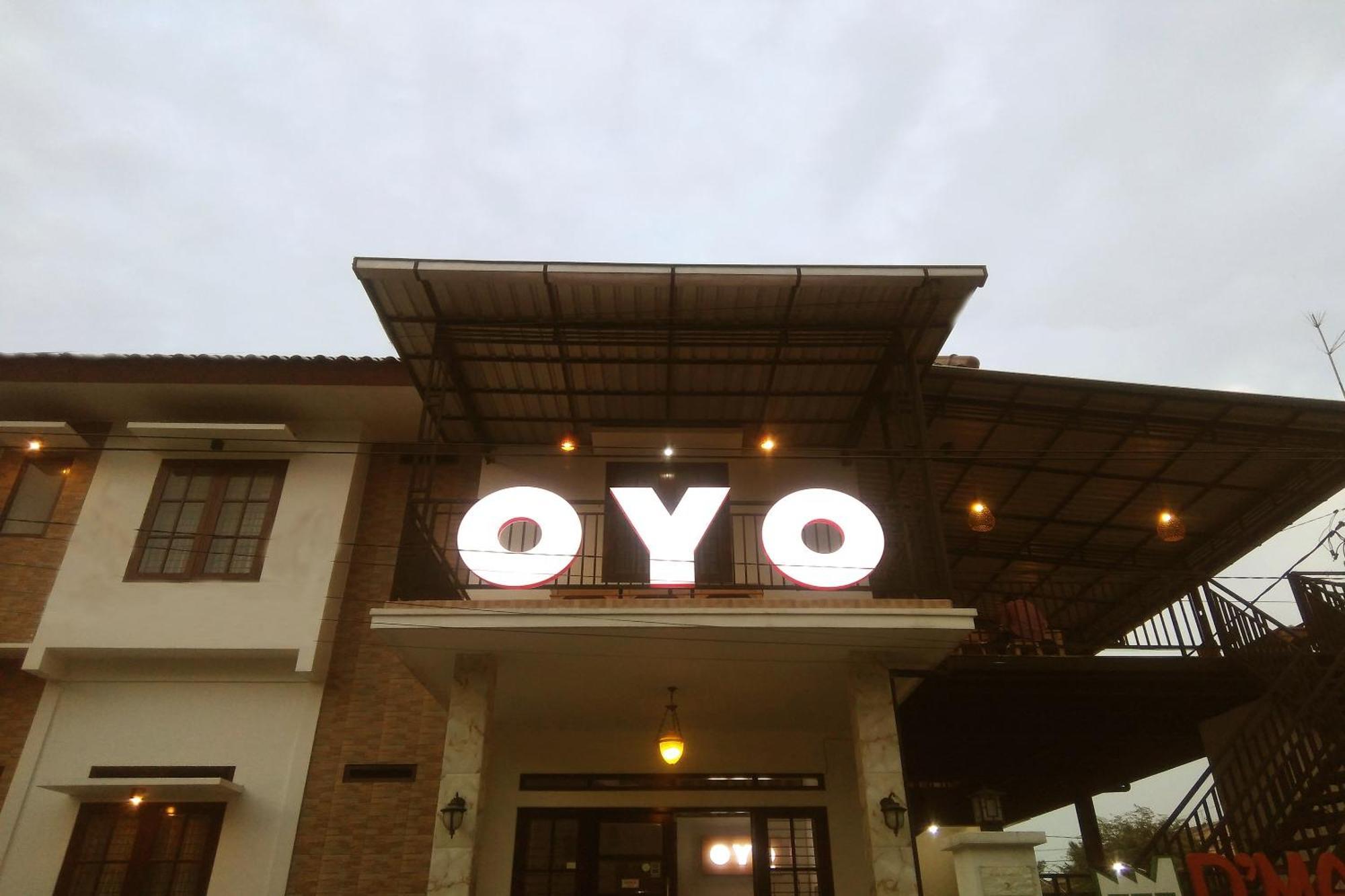 Oyo 350 D' Maktab Homestay Syariah Malang Exterior photo
