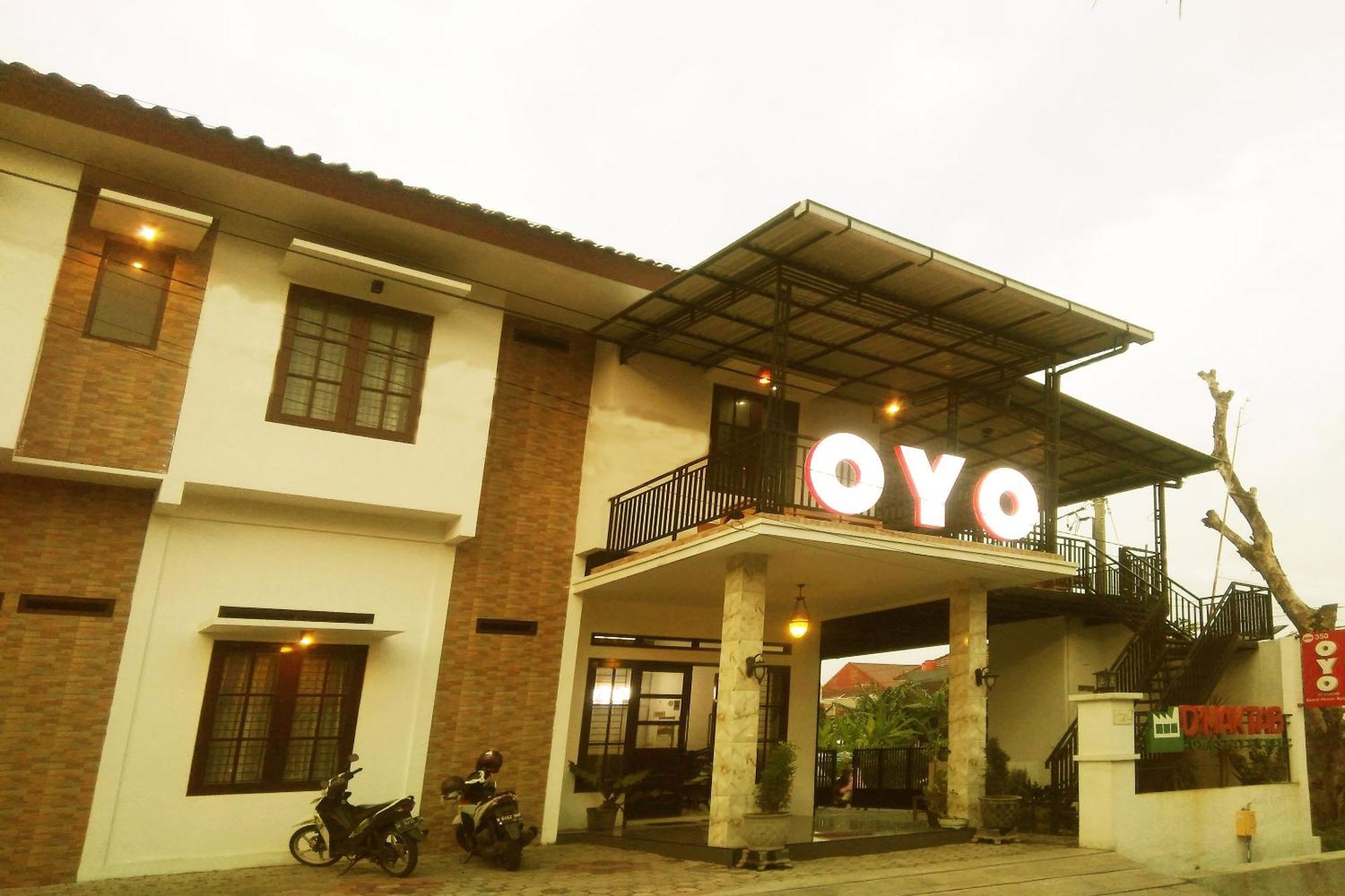 Oyo 350 D' Maktab Homestay Syariah Malang Exterior photo