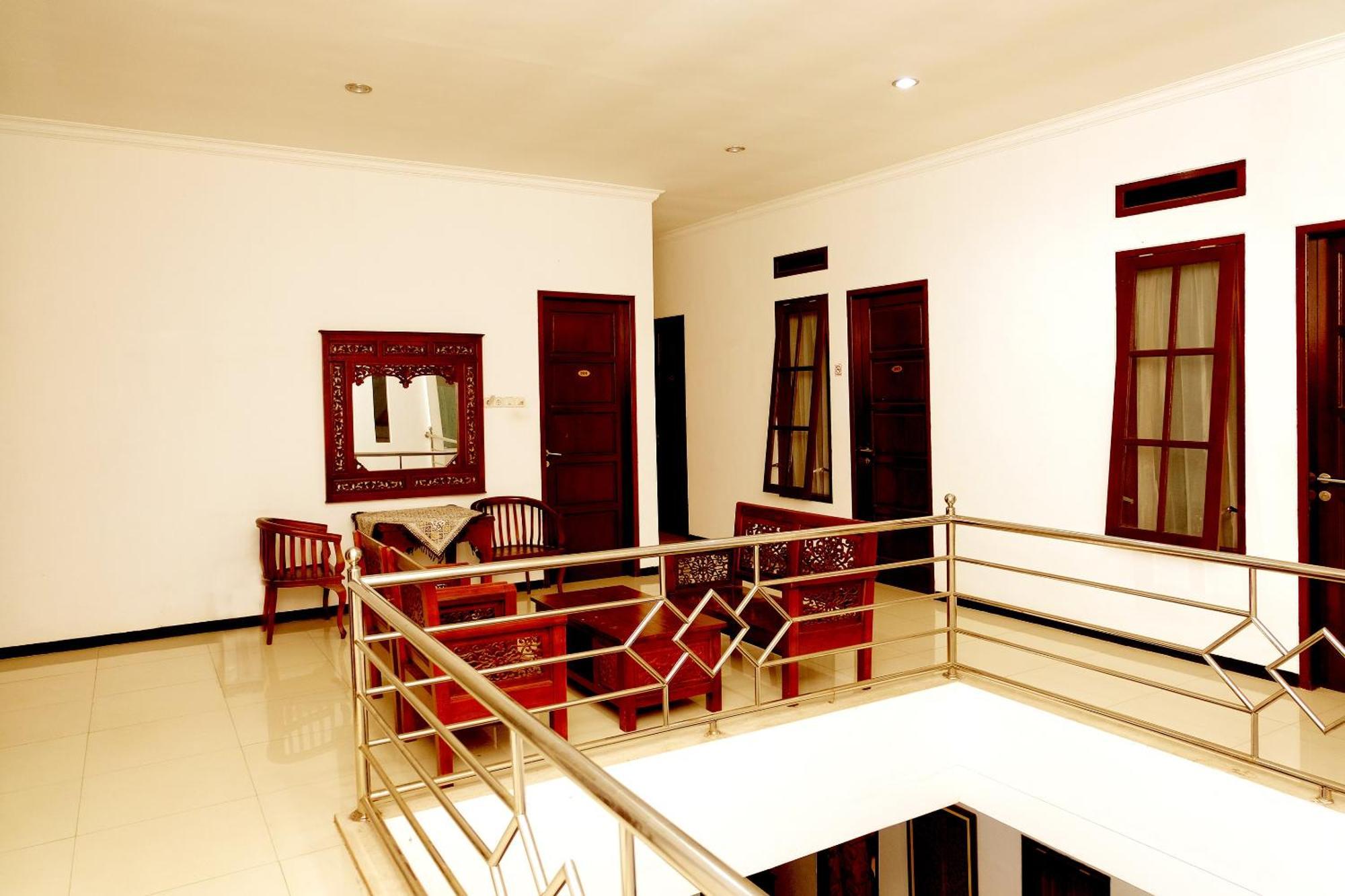 Oyo 350 D' Maktab Homestay Syariah Malang Exterior photo