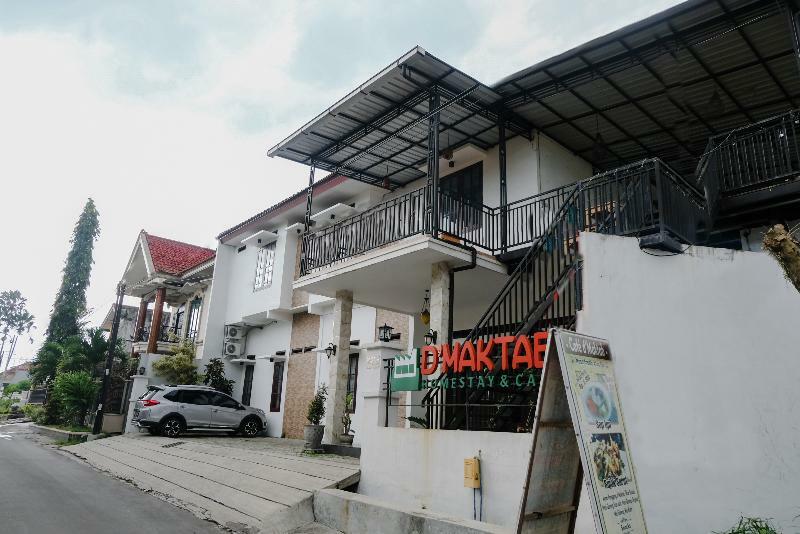 Oyo 350 D' Maktab Homestay Syariah Malang Exterior photo