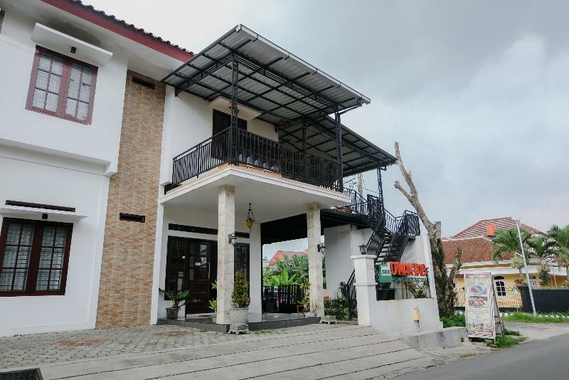 Oyo 350 D' Maktab Homestay Syariah Malang Exterior photo