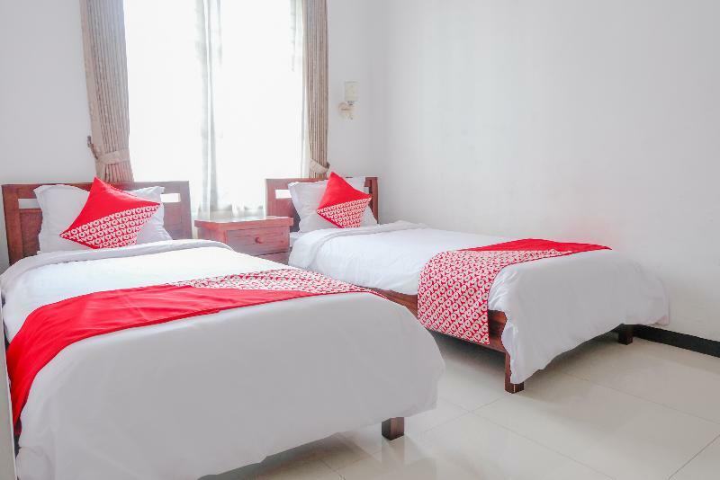 Oyo 350 D' Maktab Homestay Syariah Malang Exterior photo